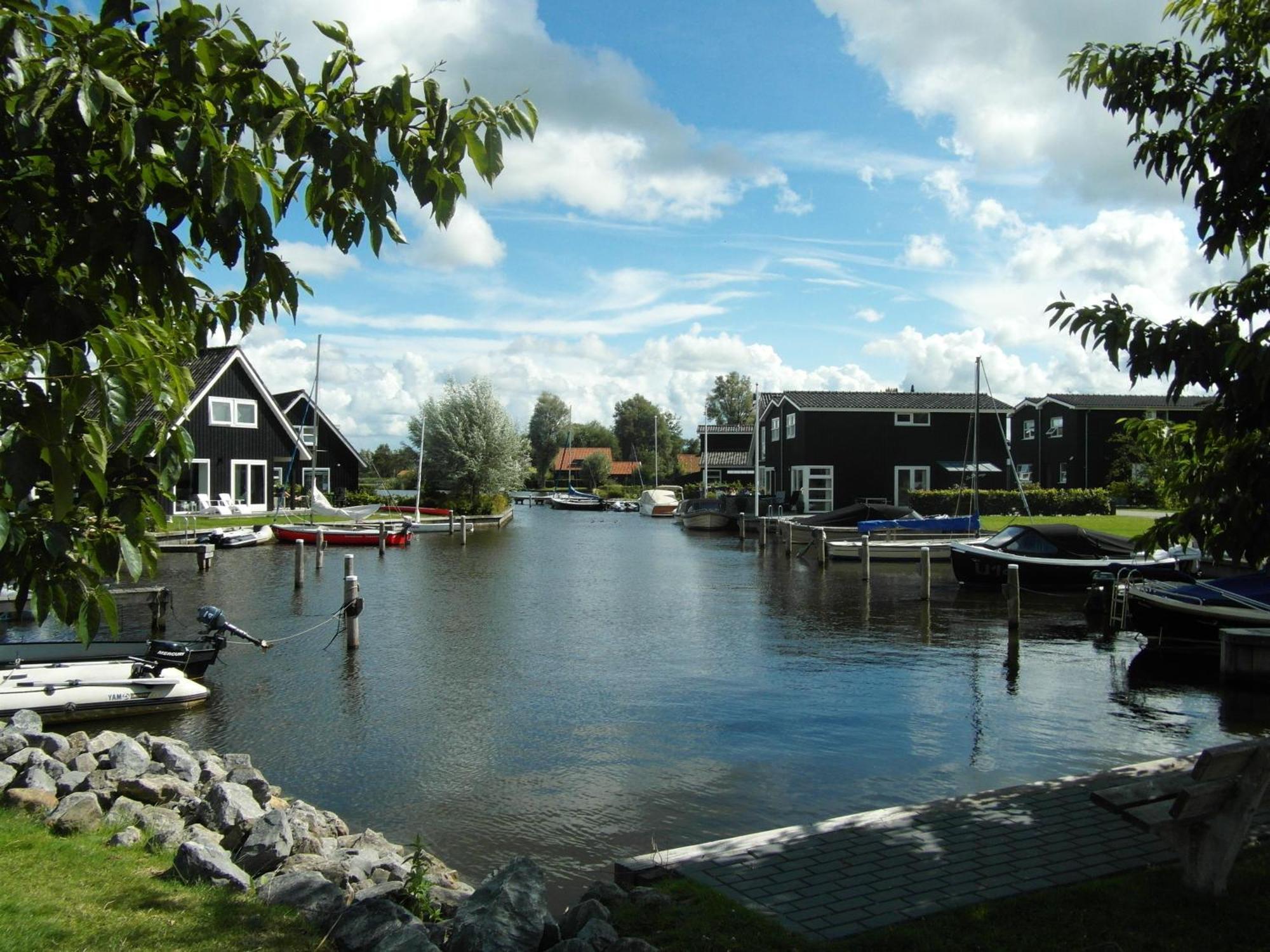 Waterpark Oan 'E Poel Bij Sneekermeer Terherne Exteriör bild