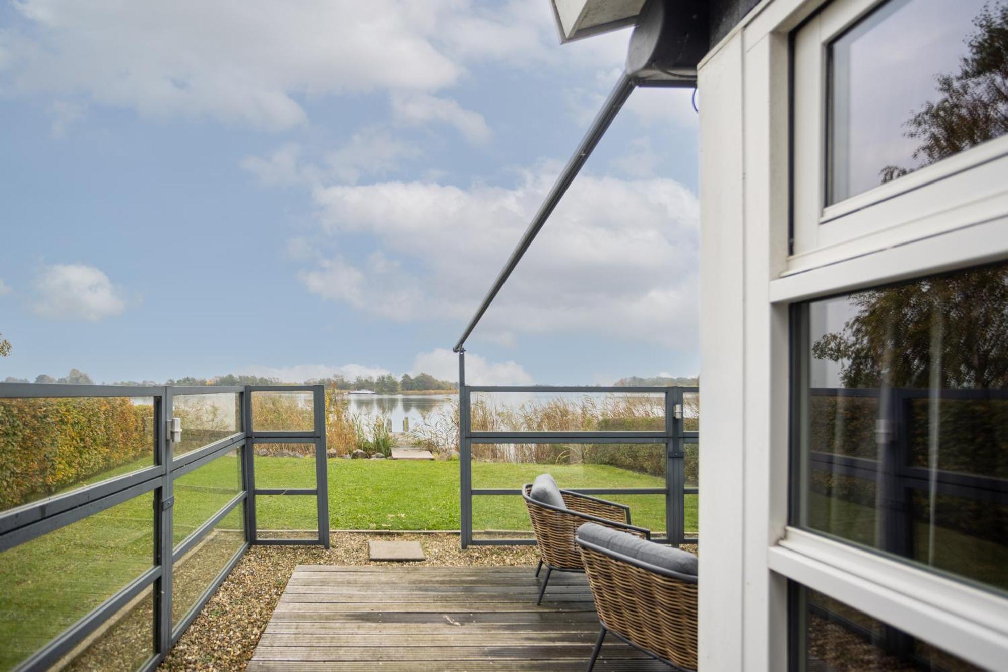 Waterpark Oan 'E Poel Bij Sneekermeer Terherne Exteriör bild