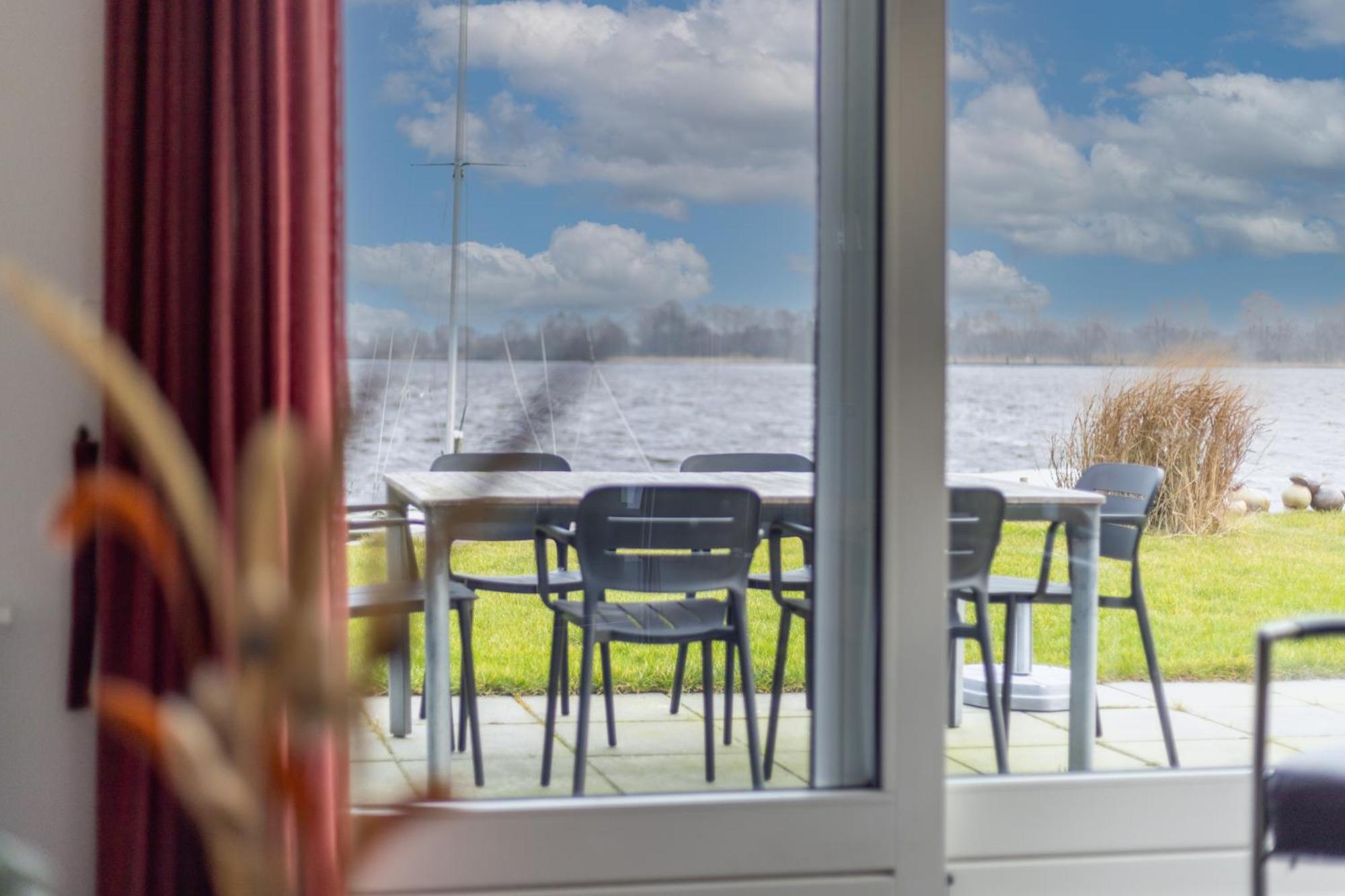 Waterpark Oan 'E Poel Bij Sneekermeer Terherne Exteriör bild