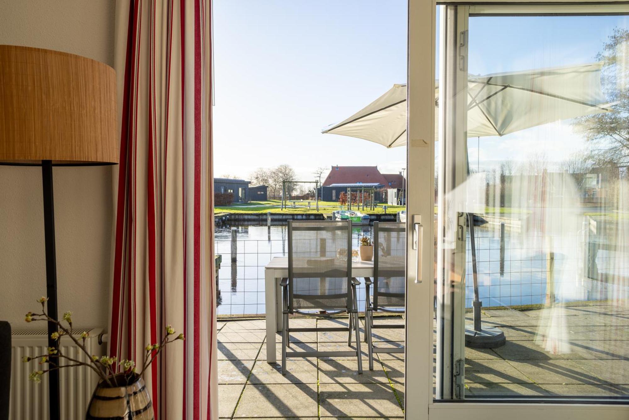 Waterpark Oan 'E Poel Bij Sneekermeer Terherne Rum bild