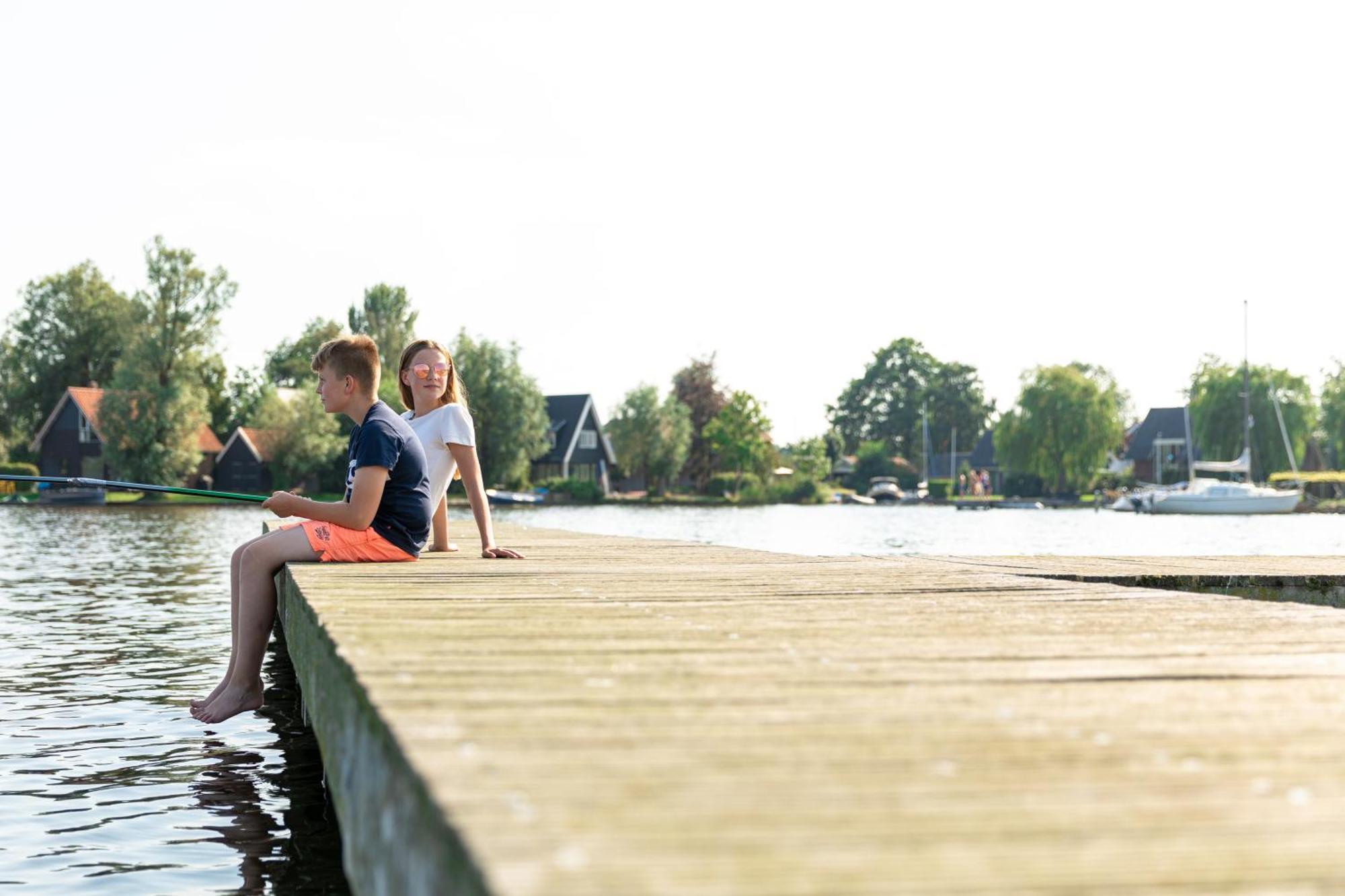 Waterpark Oan 'E Poel Bij Sneekermeer Terherne Exteriör bild