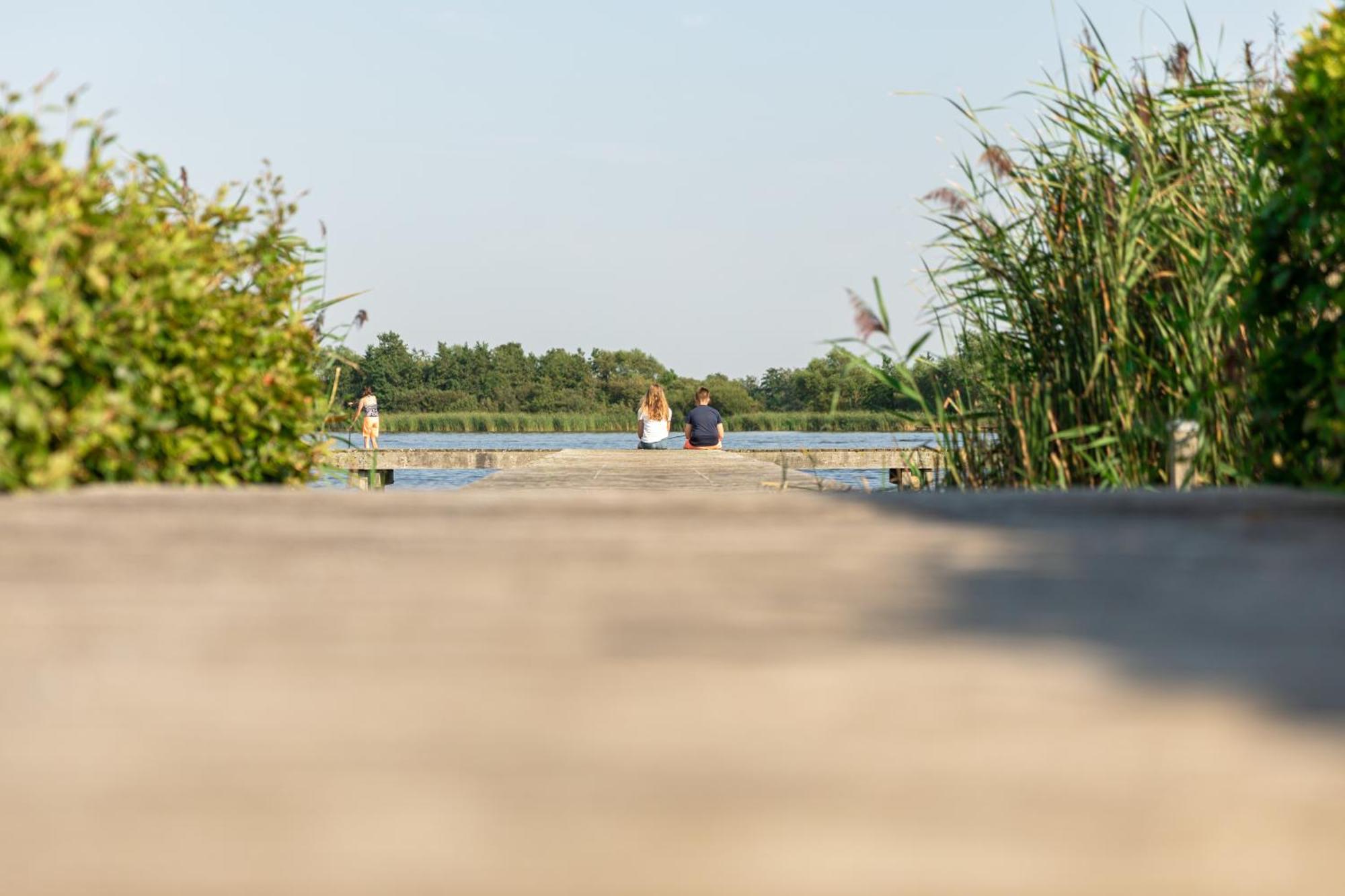 Waterpark Oan 'E Poel Bij Sneekermeer Terherne Exteriör bild