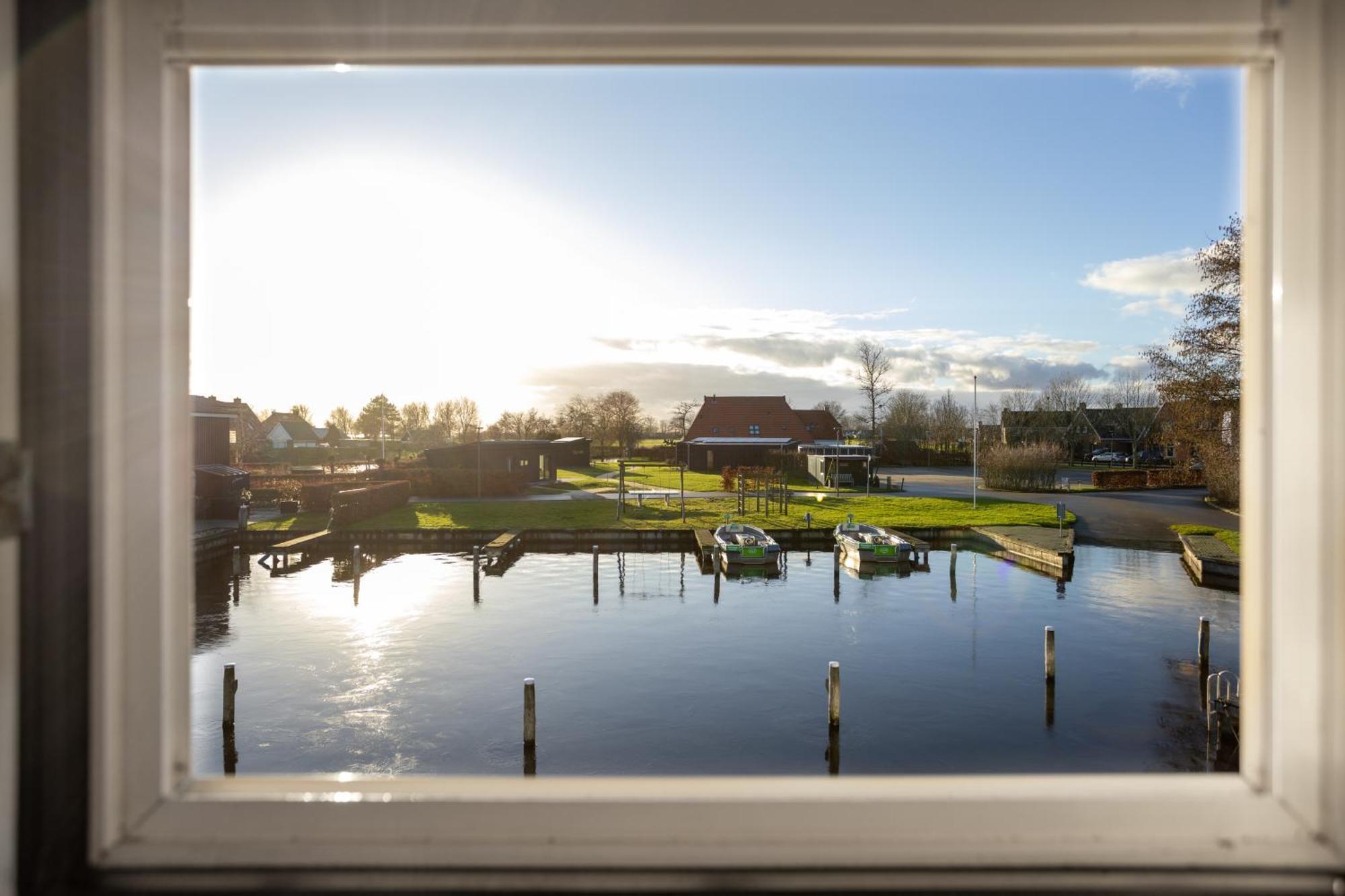 Waterpark Oan 'E Poel Bij Sneekermeer Terherne Exteriör bild