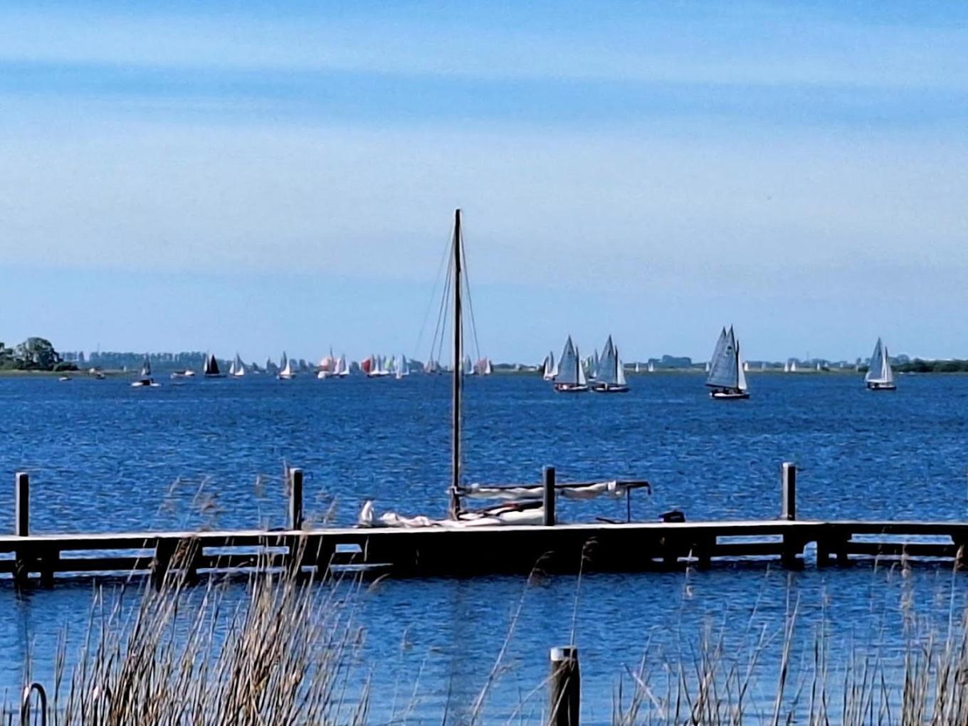 Waterpark Oan 'E Poel Bij Sneekermeer Terherne Exteriör bild